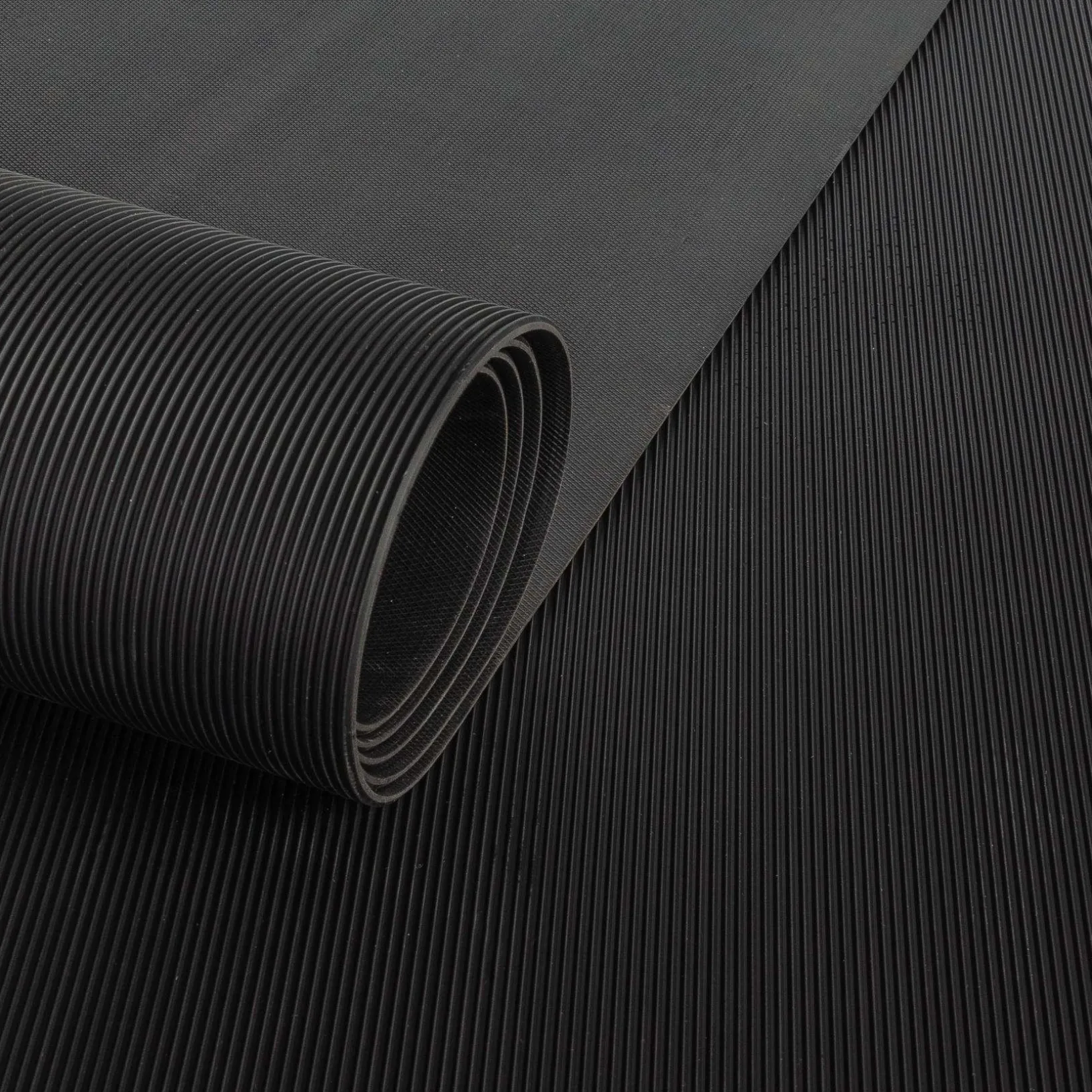 Gummimatte Gummiläufer Feinriefen Schwarz 3mm 100cm Breit auf TPE, Geruchslos – Bodenbelag, Bodenmatte