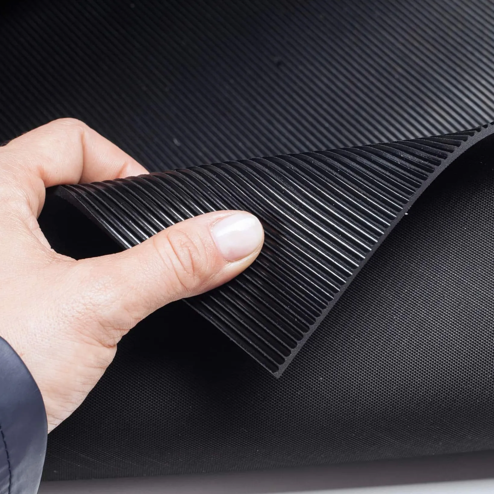 SBR Gummimatte Meterware Bodenbelag Feinriefen Rillen Schwarz Stärke: 3mm 100cm Breite